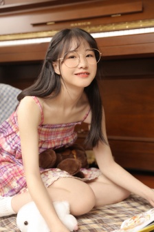 女人带毛的真人图片